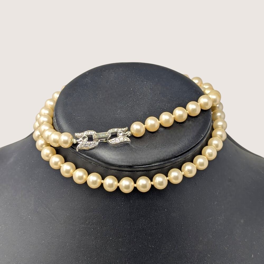 1960s Vintage Faux Pearl Rhinestone Clasp Necklace